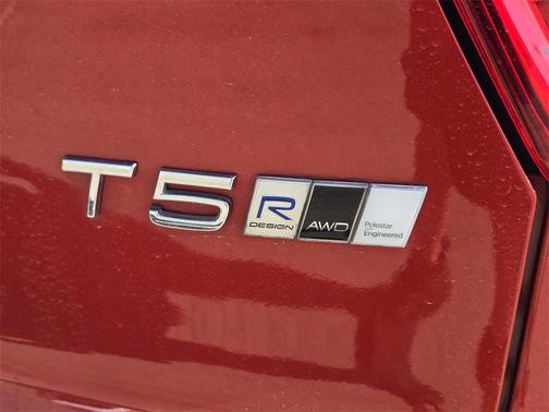 2020 Volvo XC40 T5 R-Design