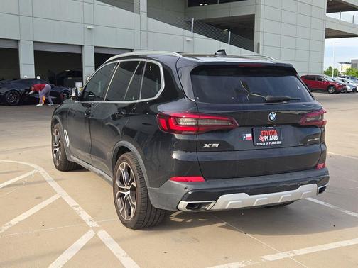Jet Black 2021 BMW X5 sDrive40i