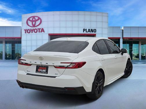 Ice 2025 Toyota Camry SE