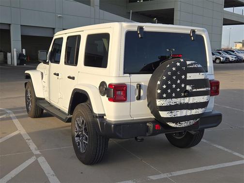 2024 Jeep Wrangler 4-Door Sahara 4x4