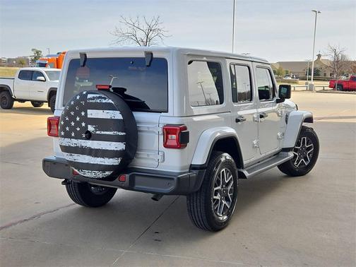 2024 Jeep Wrangler 4-Door Sahara 4x4
