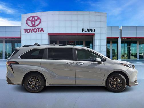 2024 Toyota Sienna Woodland Edition