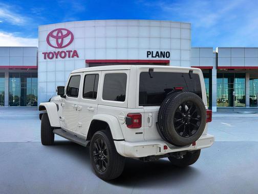 Bright White Clearcoat 2021 Jeep Wrangler Unlimited Sahara