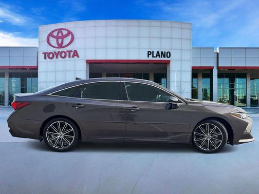 Brownstone 2020 Toyota Avalon XSE