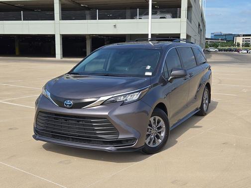 Predawn Gray Mica 2023 Toyota Sienna LE