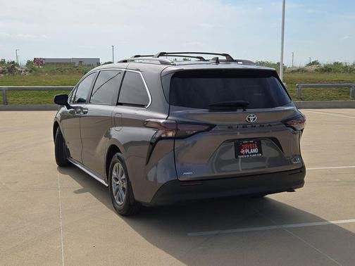 Predawn Gray Mica 2023 Toyota Sienna LE