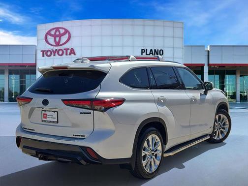 2022 Toyota Highlander Hybrid Limited