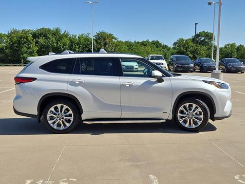 2022 Toyota Highlander Hybrid Limited