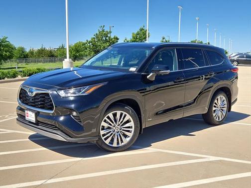 2023 Toyota Highlander Hybrid Platinum