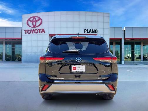 2023 Toyota Highlander Hybrid Platinum
