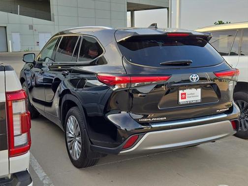 2023 Toyota Highlander Hybrid Platinum
