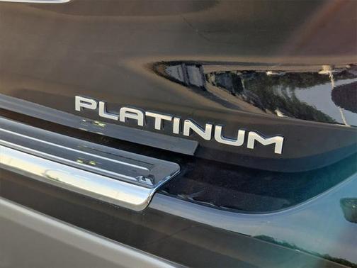2023 Toyota Highlander Hybrid Platinum