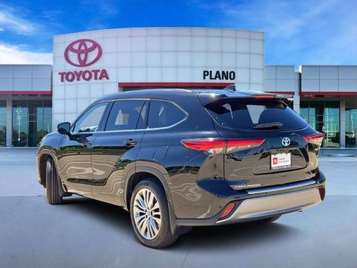 2023 Toyota Highlander Hybrid Platinum
