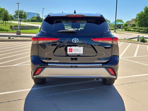 2023 Toyota Highlander Hybrid Platinum