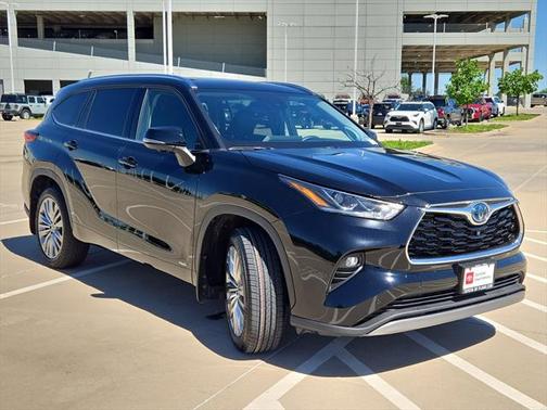 2023 Toyota Highlander Hybrid Platinum