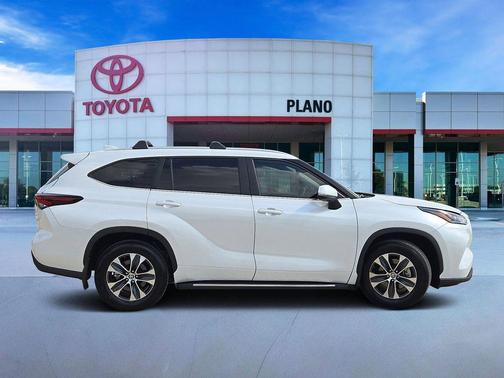 Wind Chill Pearl 2024 Toyota Highlander XLE