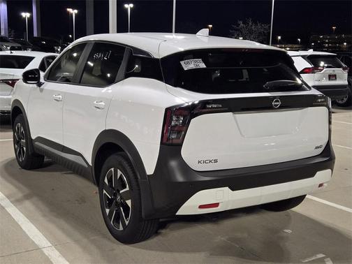 2025 Nissan Kicks SV