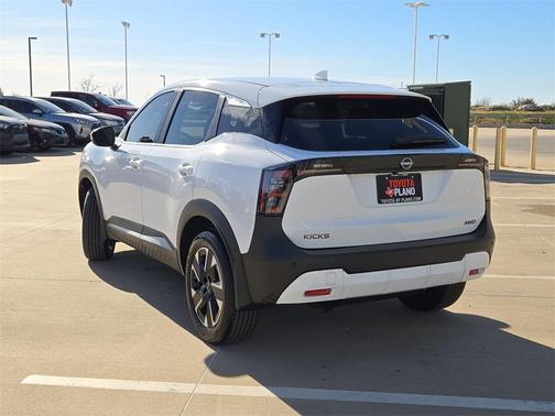 2025 Nissan Kicks SV