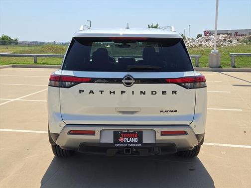 2024 Nissan Pathfinder Platinum FWD