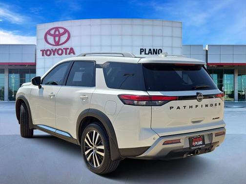 2024 Nissan Pathfinder Platinum FWD