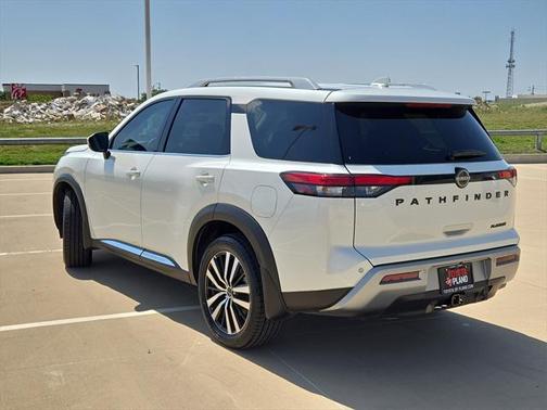 2024 Nissan Pathfinder Platinum FWD