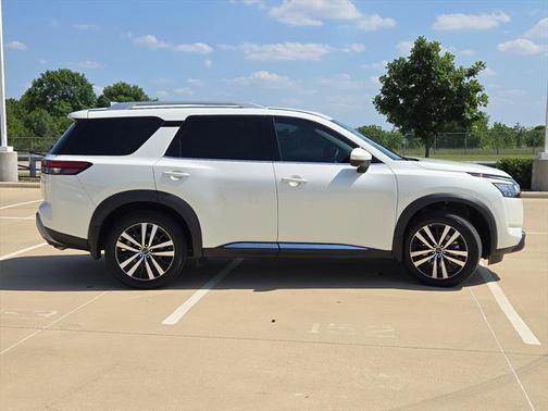 2024 Nissan Pathfinder Platinum FWD