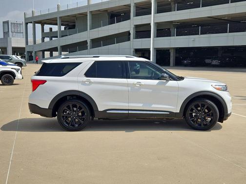 Star White Metallic Tri-Coat 2022 Ford Explorer Platinum