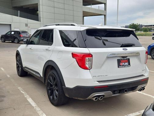 Star White Metallic Tri-Coat 2022 Ford Explorer Platinum