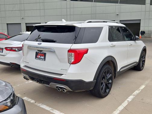 Star White Metallic Tri-Coat 2022 Ford Explorer Platinum