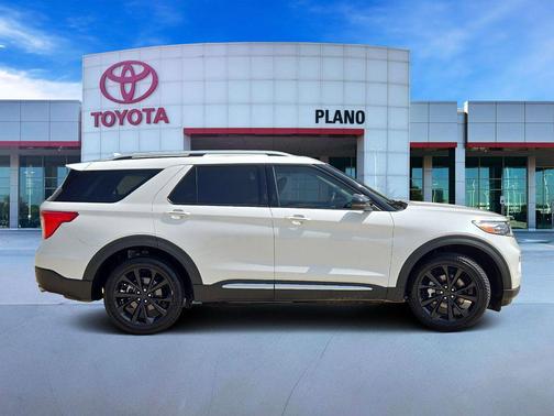 Star White Metallic Tri-Coat 2022 Ford Explorer Platinum