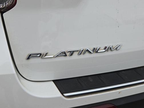 Star White Metallic Tri-Coat 2022 Ford Explorer Platinum