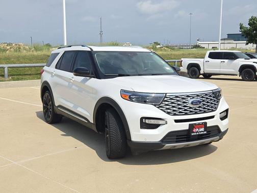 Star White Metallic Tri-Coat 2022 Ford Explorer Platinum