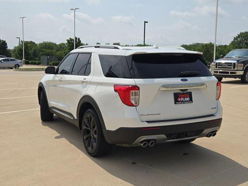Star White Metallic Tri-Coat 2022 Ford Explorer Platinum