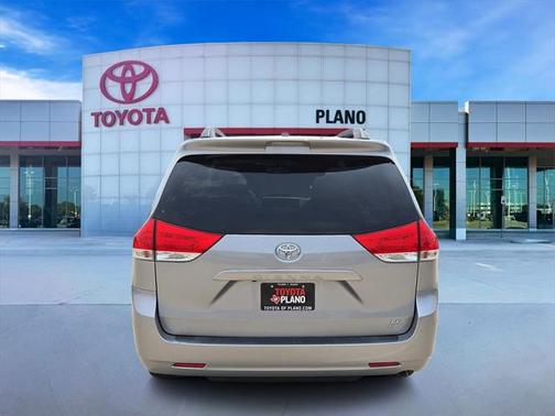 2011 Toyota Sienna LE