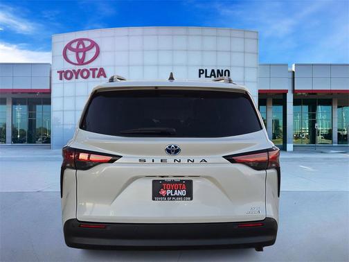 2021 Toyota Sienna XLE 8 Passenger