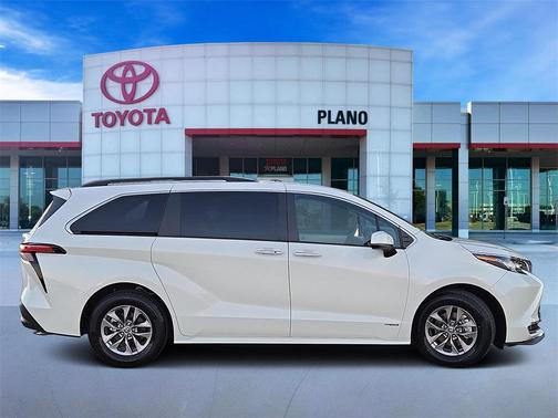 2021 Toyota Sienna XLE 8 Passenger