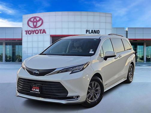 2021 Toyota Sienna XLE 8 Passenger