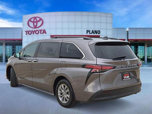 2021 Toyota Sienna XLE