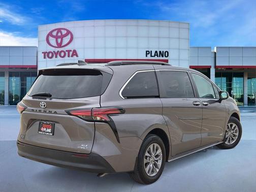 2021 Toyota Sienna XLE