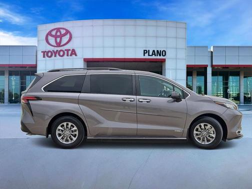 2021 Toyota Sienna XLE