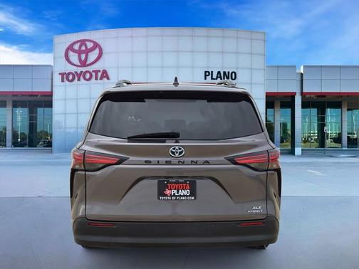 2021 Toyota Sienna XLE