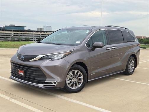 2021 Toyota Sienna XLE