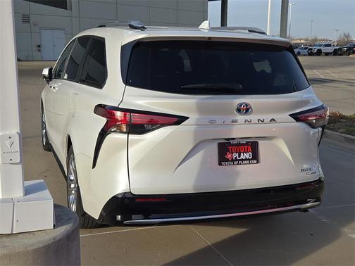 2023 Toyota Sienna Platinum 7 Passenger