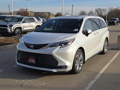 2023 Toyota Sienna Platinum 7 Passenger