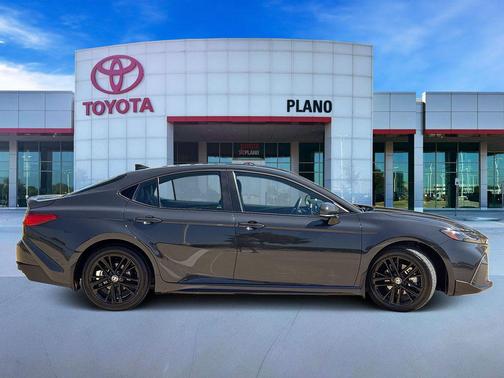 Black 2025 Toyota Camry SE