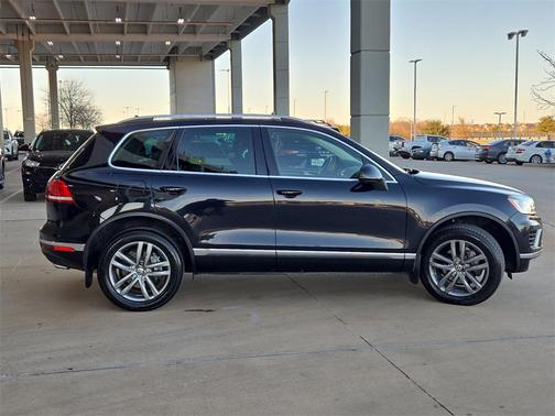 2016 Volkswagen Touareg VR6 Lux
