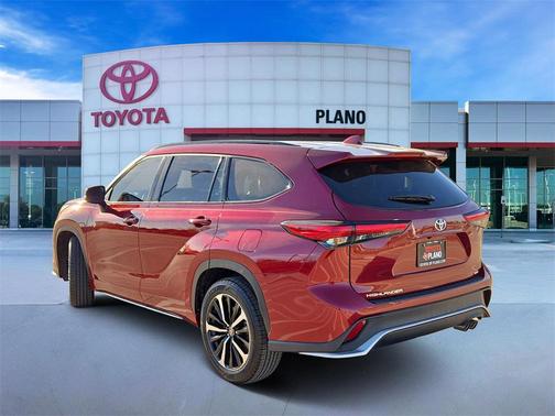 Pearl 2022 Toyota Highlander XSE