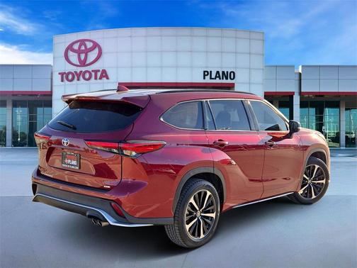Pearl 2022 Toyota Highlander XSE
