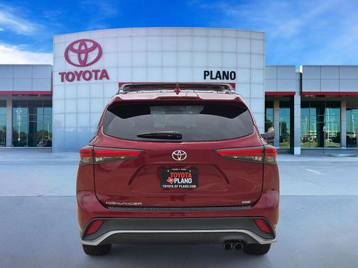 Pearl 2022 Toyota Highlander XSE