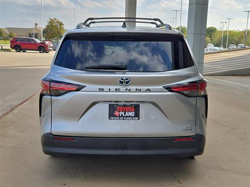 2021 Toyota Sienna XLE 8 Passenger
